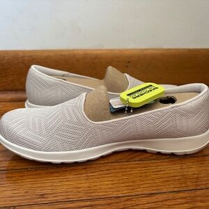 Skechers Go Walk Lite- SWEET GAL * WHITE/NATURAL - Women's Size 7- 136012/NAT